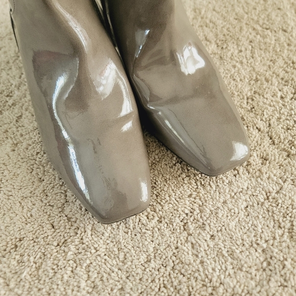 Naturalizer Wrenley Square Toed Ankle Boot Patent 9.5 - Picture 4 of 8